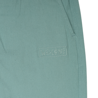 Up close on embroidered "welcome" logo (front).